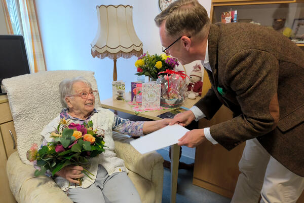 Elisabeth Drechsler mit 101 Jahren lteste Bewohnerin des Altenzentrums der Stiftung Seniorenhilfe Zeitz