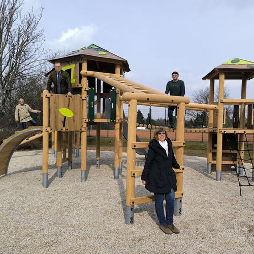 Foto 04 - Neue Spielekombination am Spielplatz Elsterhang